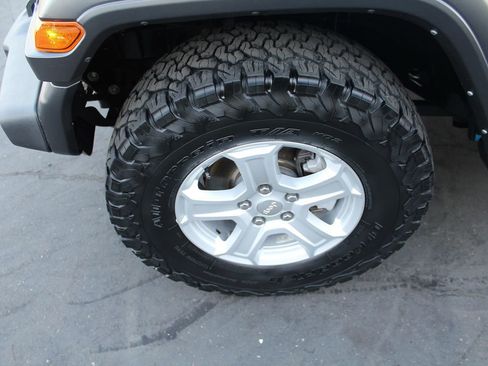 Used 2021 Jeep Wrangler Sport S image 11