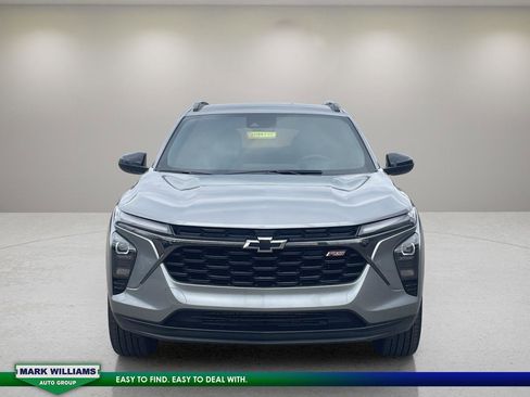 Used 2024 Chevrolet Trax RS image 2