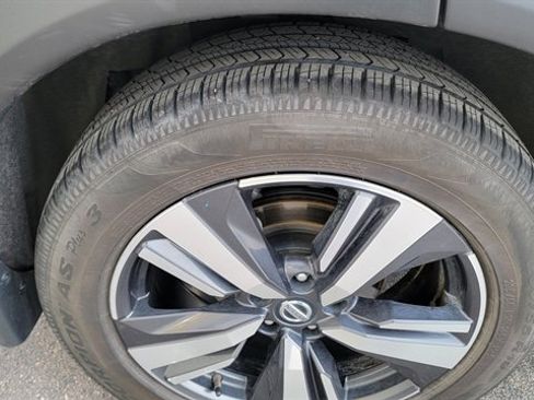 Used 2021 Nissan Rogue SL w/ Premium Package image 13