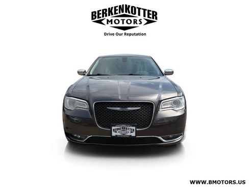 Used 2019 Chrysler 300 Limited AWD/4WD image 8