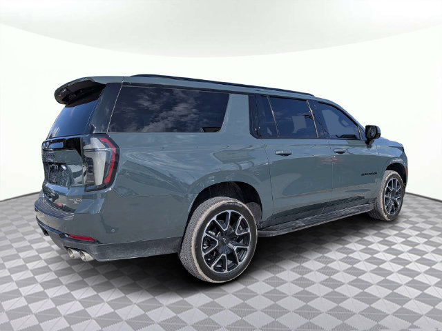 Used 2025 Chevrolet Suburban RST w/ Comfort Package RWD image 4