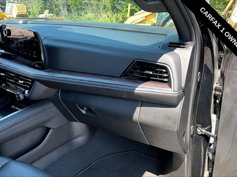 Used 2025 Chevrolet Suburban Z71 AWD/4WD image 26