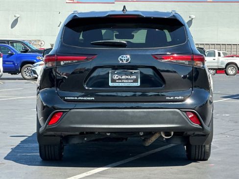 Used 2024 Toyota Highlander XLE image 8