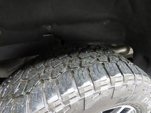 Used 2024 GMC Sierra 1500 AT4 w/ Technology Package image 39