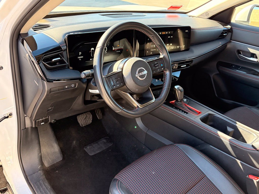 Used 2025 Nissan Kicks SR FWD image 13