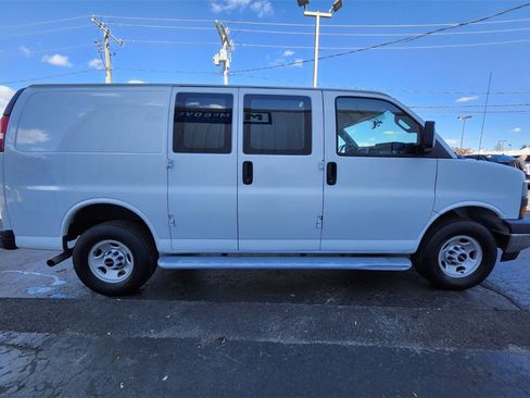 Used 2023 GMC Savana 2500 w/ Driver Convenience Package image 6