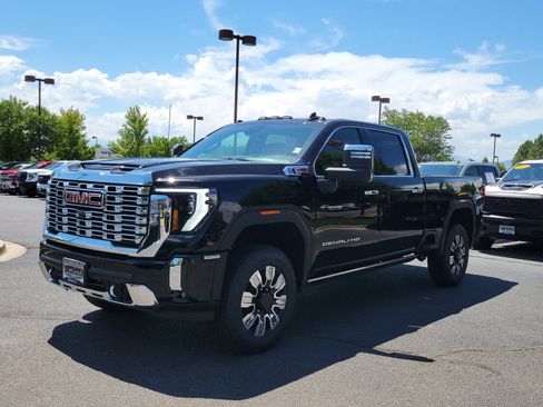 New 2026 GMC Sierra 3500 Denali w/ Denali Reserve Package AWD/4WD image 4