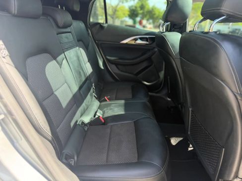 Used 2018 INFINITI QX30 FWD image 18
