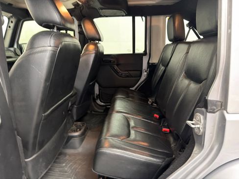 Used 2015 Jeep Wrangler Unlimited Sahara image 16