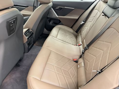 Used 2025 BMW 530i w/ Premium Package RWD image 22