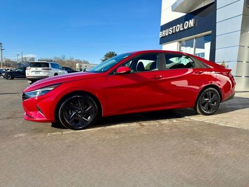 Used 2021 Hyundai Elantra SEL w/ Convenience Package image 6