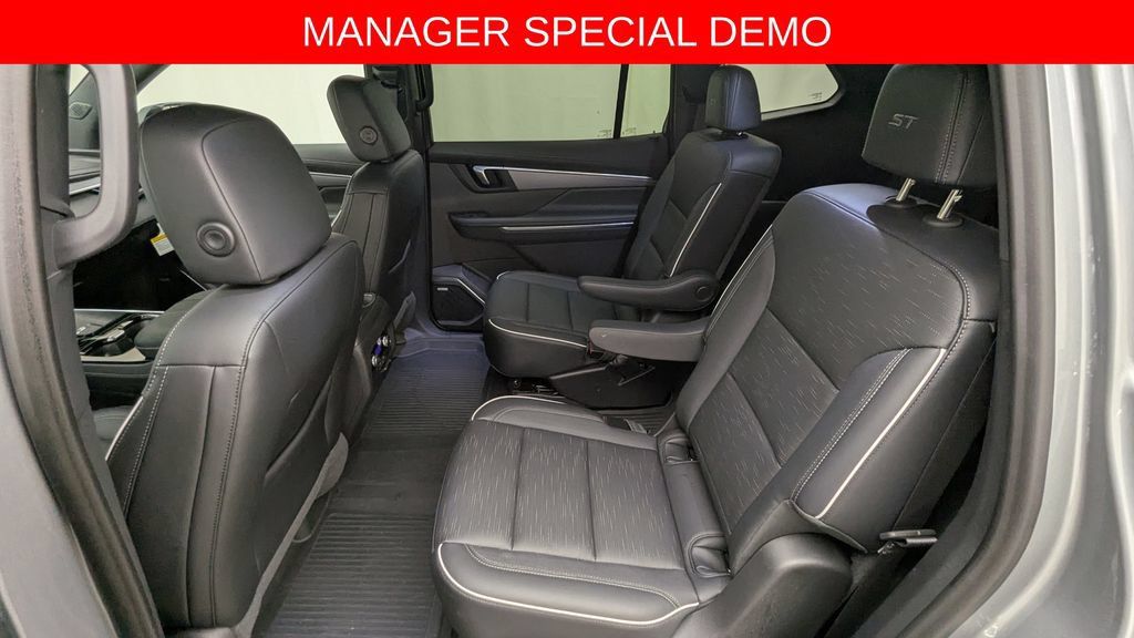 Used 2026 Buick Enclave Sport Touring w/ Power Package AWD/4WD image 30