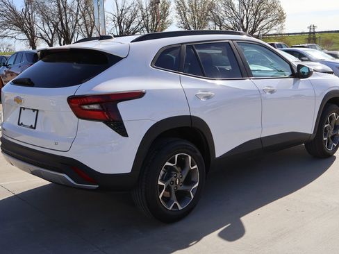 Used 2025 Chevrolet Trax LT image 6