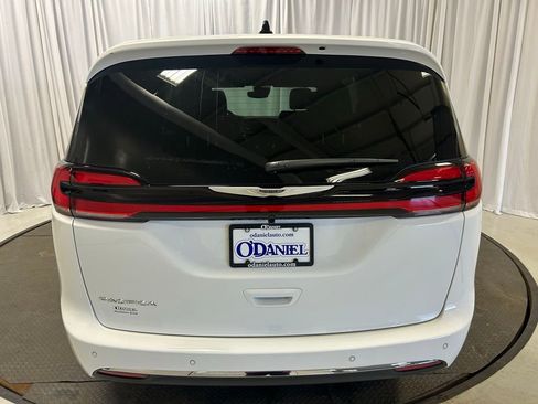 New 2026 Chrysler Pacifica Select image 28