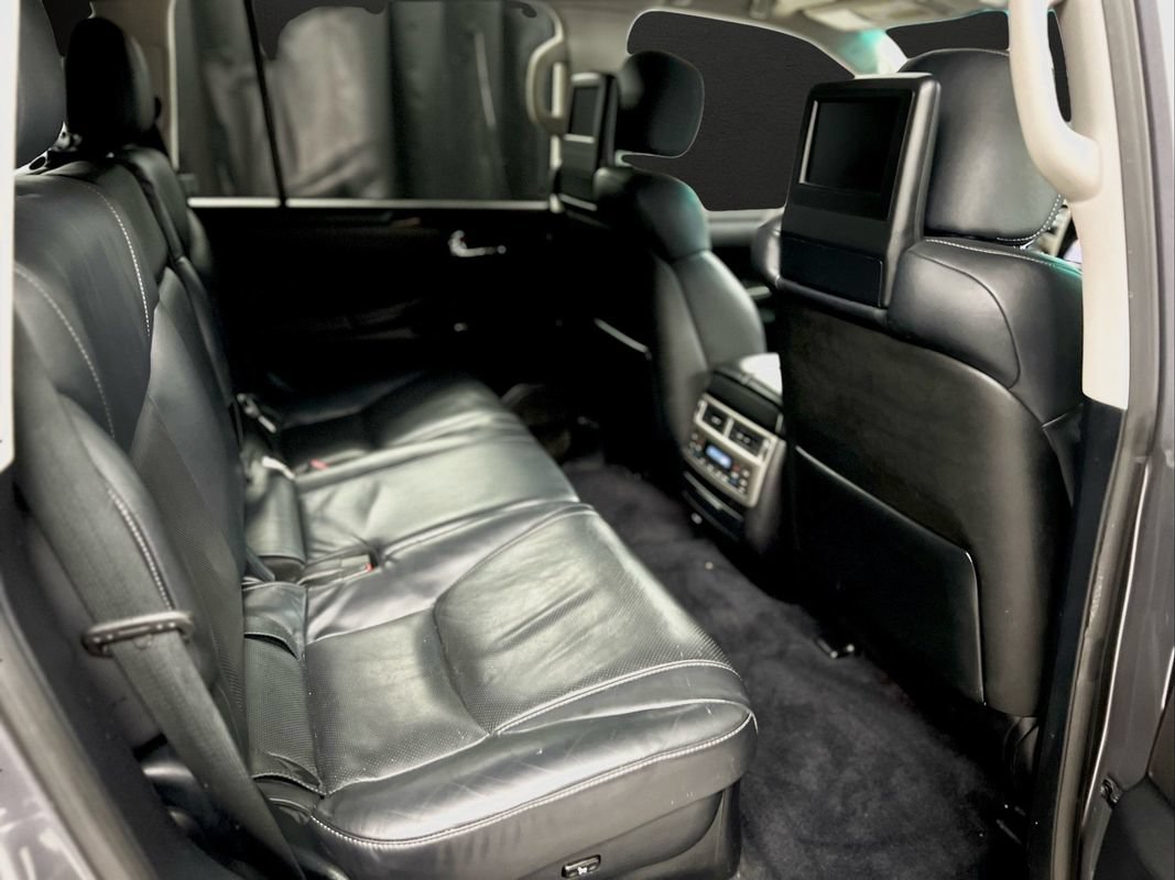 Used 2015 Lexus LX 570 4WD w/ Luxury Package image 26