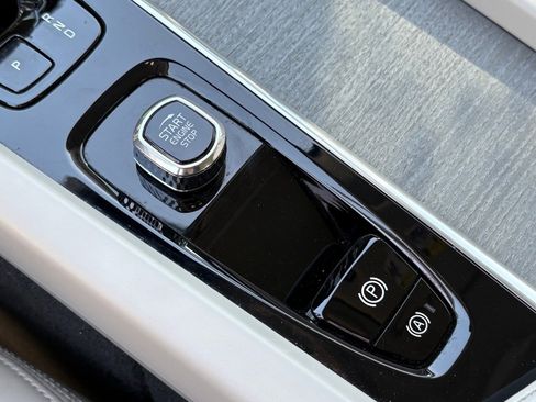 Certified 2023 Volvo XC60 B5 Ultimate w/ Climate Package image 16