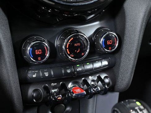 Used 2019 MINI Cooper 2-Door Hardtop w/ Signature Upholstery Package image 16