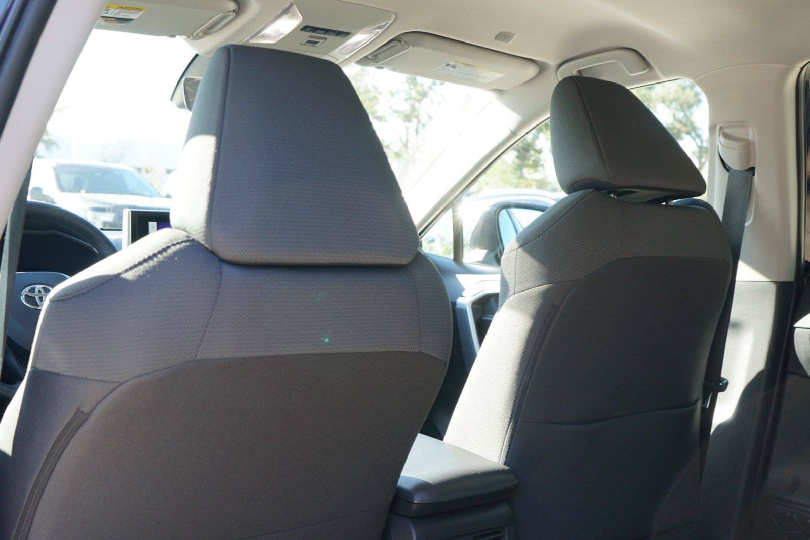 Used 2024 Toyota RAV4 XLE FWD image 21