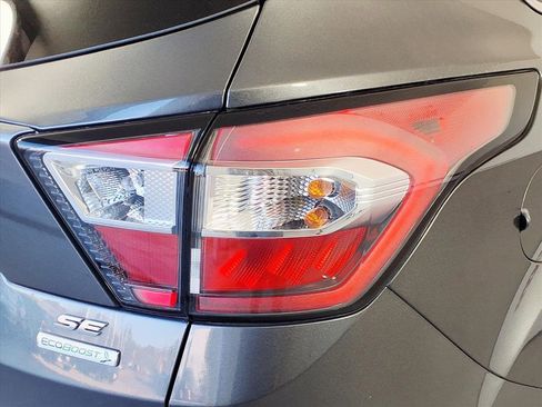 Used 2018 Ford Escape SE image 9