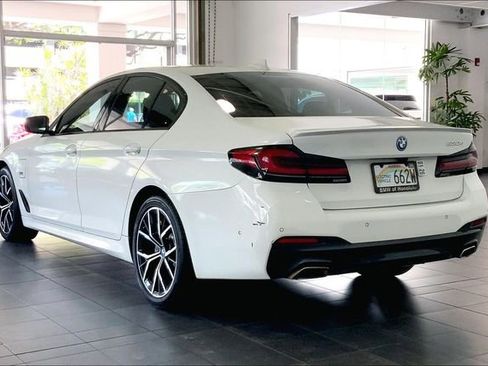 Used 2023 BMW 530e w/ M Sport Package RWD image 5