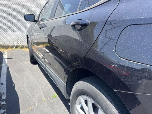 Used 2021 Chevrolet Equinox LS FWD image 3