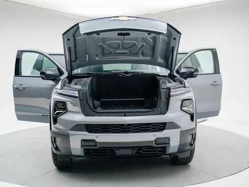 New 2025 Chevrolet Silverado EV LT image 16
