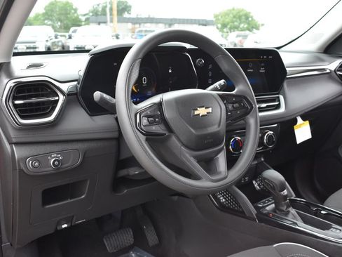 Used 2025 Chevrolet TrailBlazer LT AWD/4WD image 24
