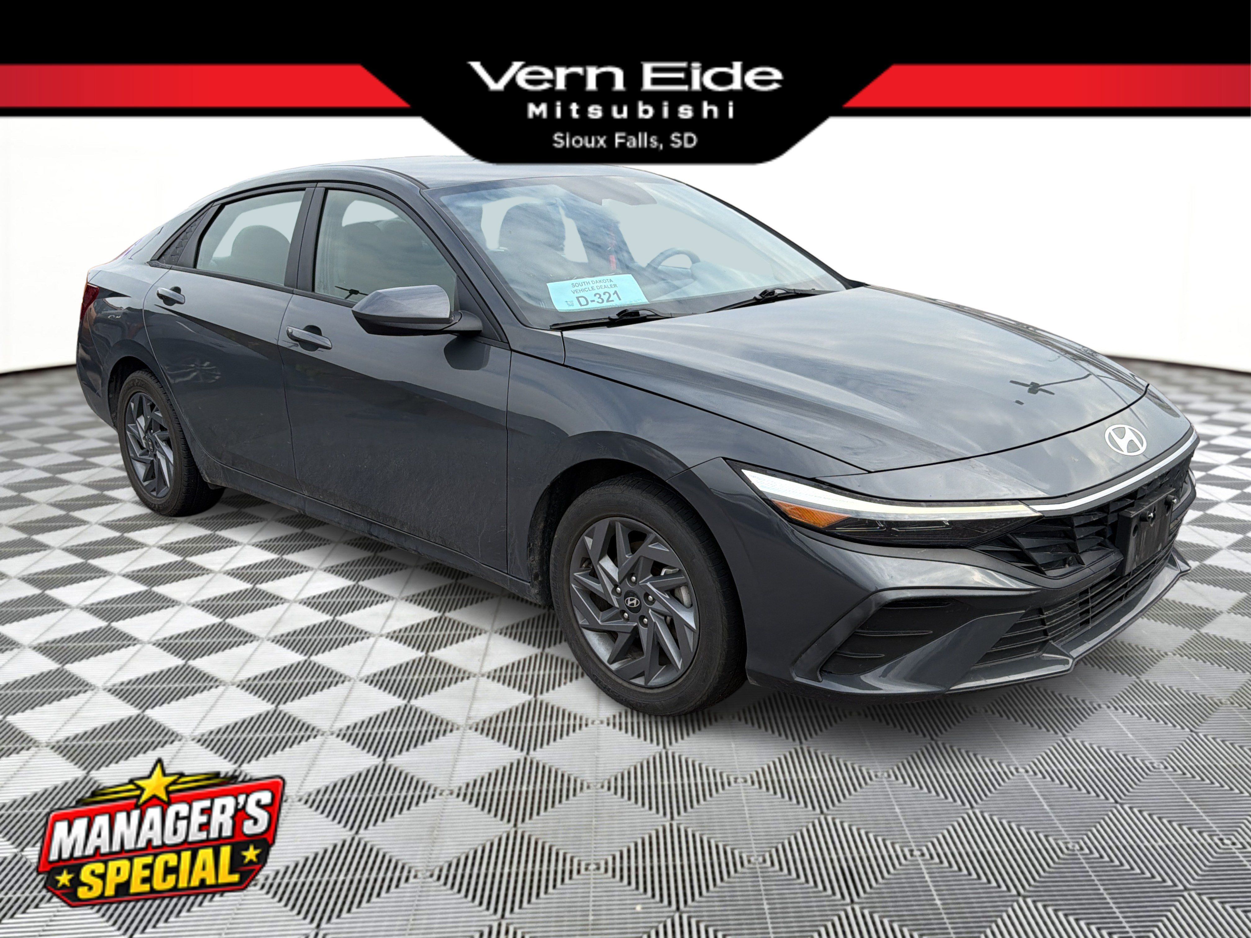 Used 2024 Hyundai Elantra SEL FWD image 1