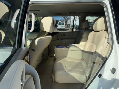 Used 2016 INFINITI QX80 4WD w/ Deluxe Technology Package image 16