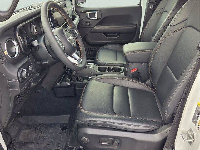 Used 2024 Jeep Wrangler Unlimited Sahara w/ Technology Group AWD/4WD image 11