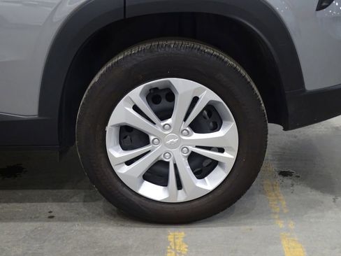 Used 2024 Chevrolet Trax LS image 39