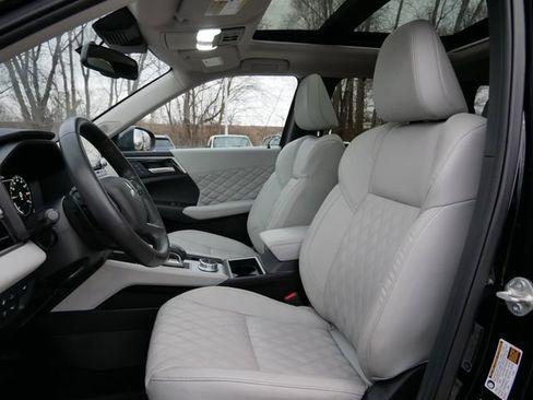 Used 2024 Mitsubishi Outlander SEL image 15