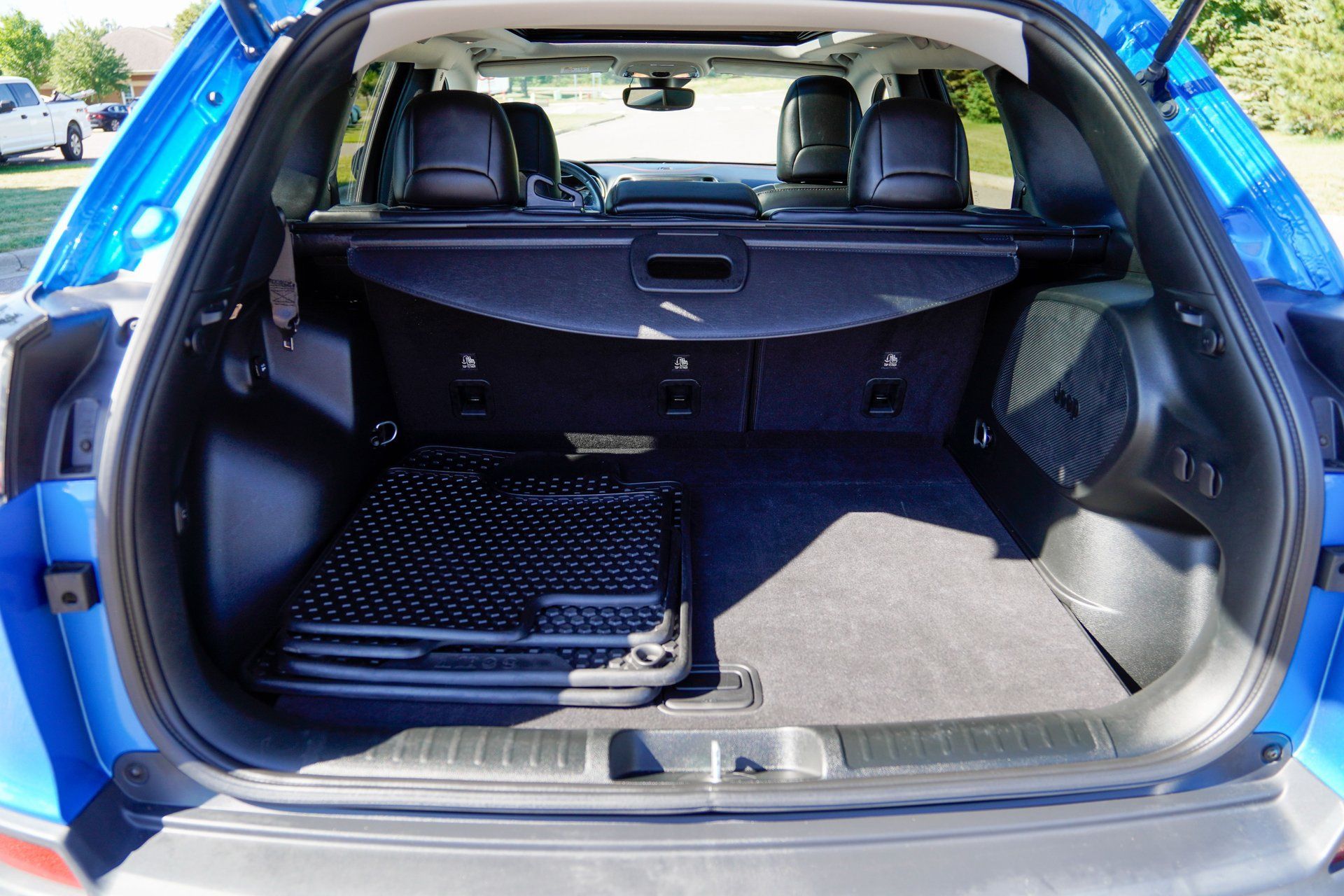 Used 2019 Jeep Cherokee Trailhawk AWD/4WD image 16
