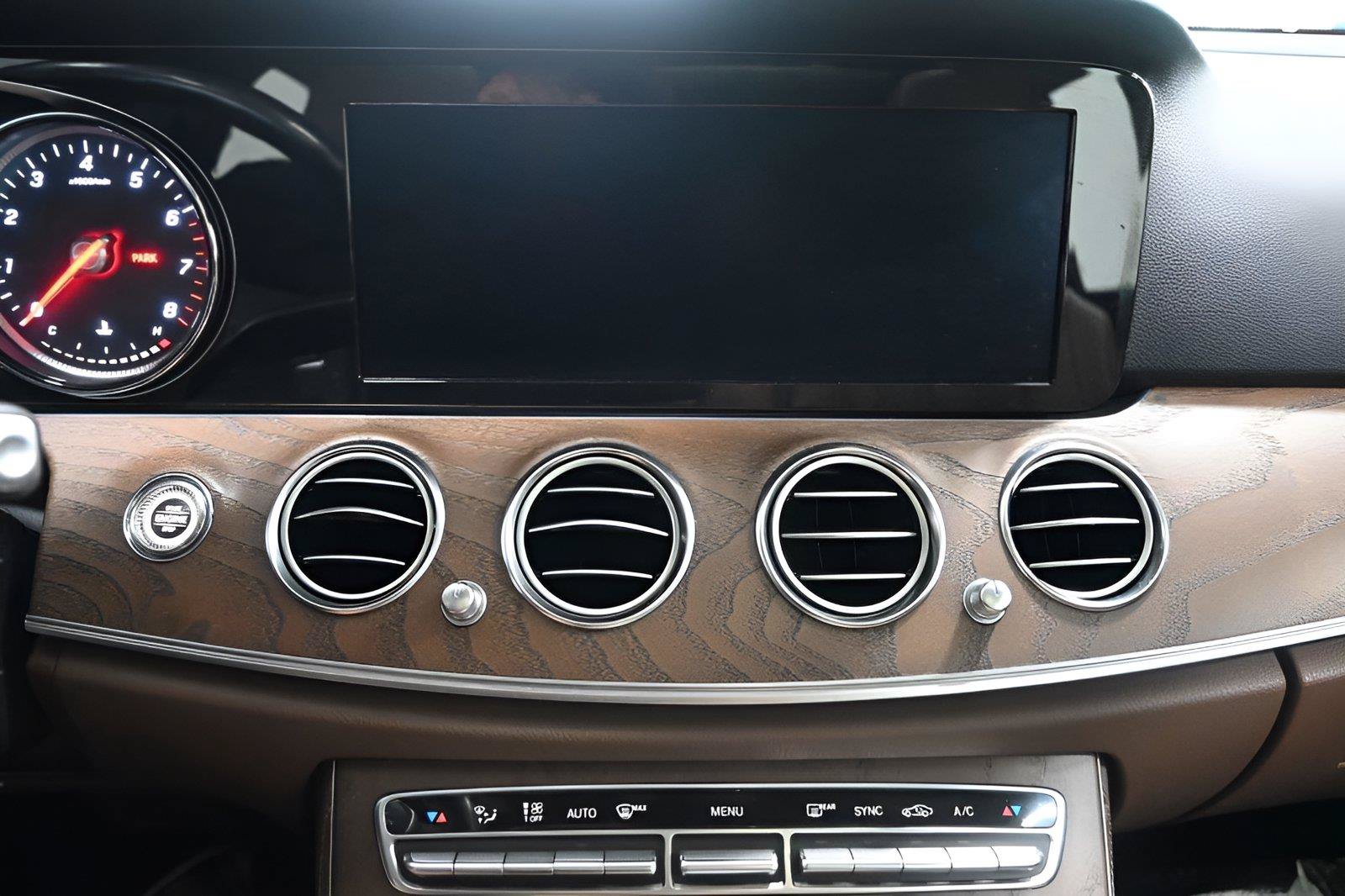 Used 2018 Mercedes-Benz E 400 4MATIC Wagon w/ Premium 1 Package image 24