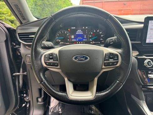 Used 2021 Ford Explorer Limited w/ Equipment Group 301A AWD/4WD image 28