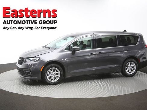 Used 2023 Chrysler Pacifica Touring-L FWD image 59