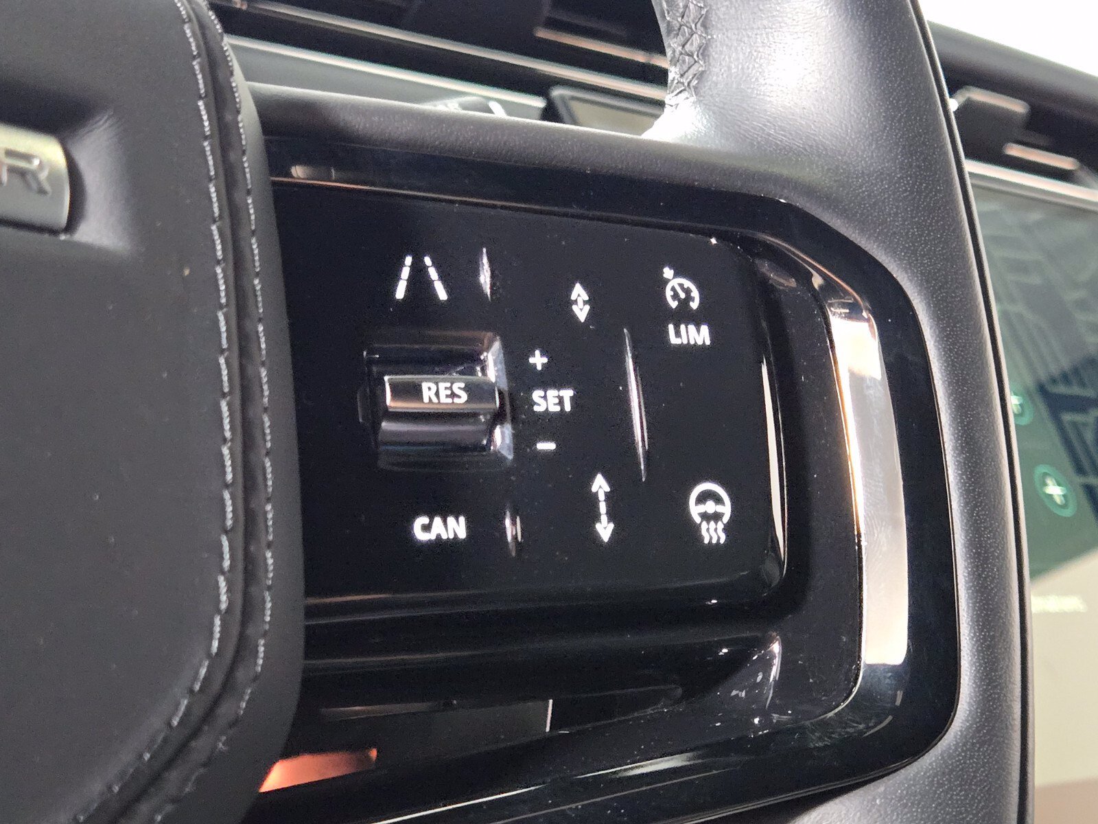 Used 2025 Land Rover Range Rover Sport Dynamic SE AWD/4WD image 25