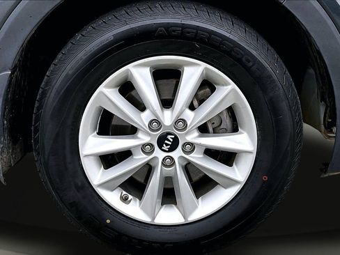 Used 2020 Kia Sorento LX image 32