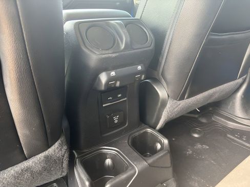 Used 2020 Jeep Gladiator Overland image 14