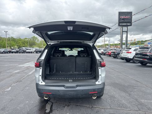 Used 2022 Chevrolet Traverse LT w/ LT Premium Package AWD/4WD image 5