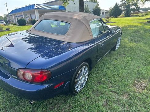Used 2002 MAZDA MX-5 Miata RWD image 10