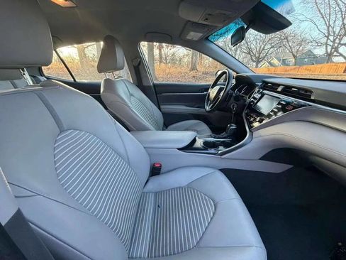 Used 2018 Toyota Camry SE image 10