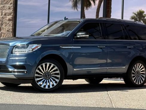 Used 2020 Lincoln Navigator Reserve w/ Luxury Package AWD/4WD image 3