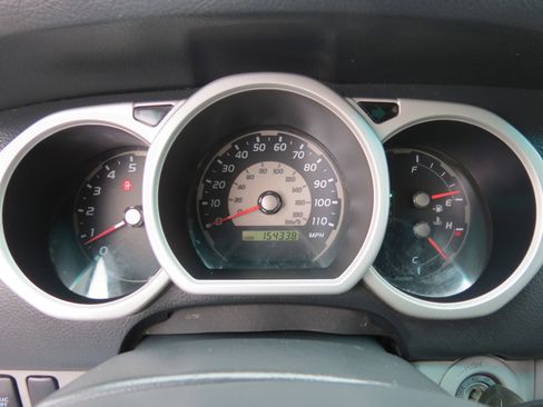 Used 2004 Toyota 4Runner SR5 RWD image 12