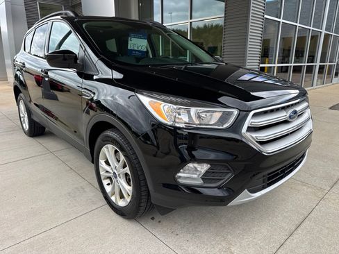 Certified 2018 Ford Escape SE w/ SE Sync 3 Package AWD/4WD image 10