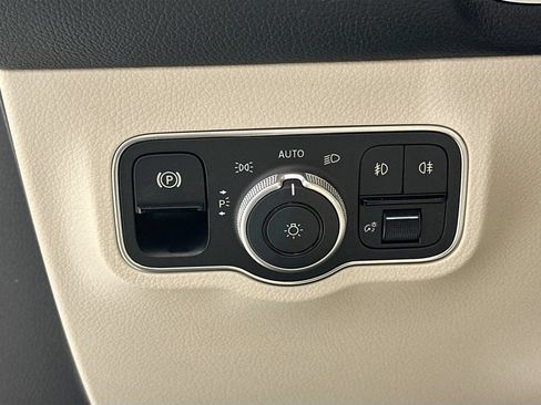 Used 2026 Mercedes-Benz GLB 250 4MATIC image 10