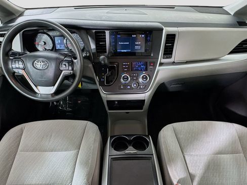 Used 2017 Toyota Sienna LE FWD image 23
