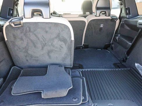 New 2026 Volvo XC90 B6 Plus w/ Protection Package Premier image 28