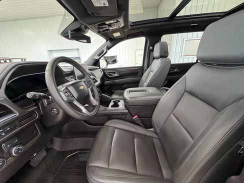 Used 2024 Chevrolet Suburban LT w/ Luxury Package AWD/4WD image 10