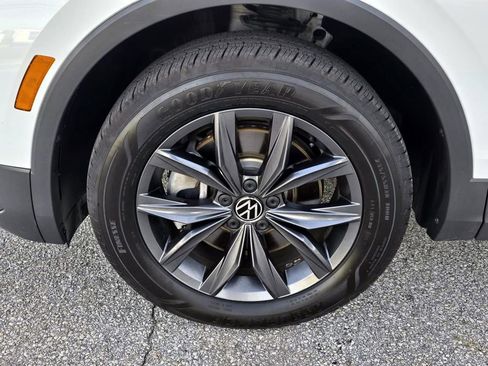Used 2022 Volkswagen Tiguan SE image 13